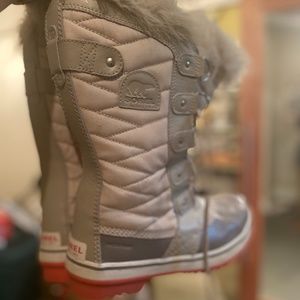 Sorel womens/girls fur lined quilted winter boots